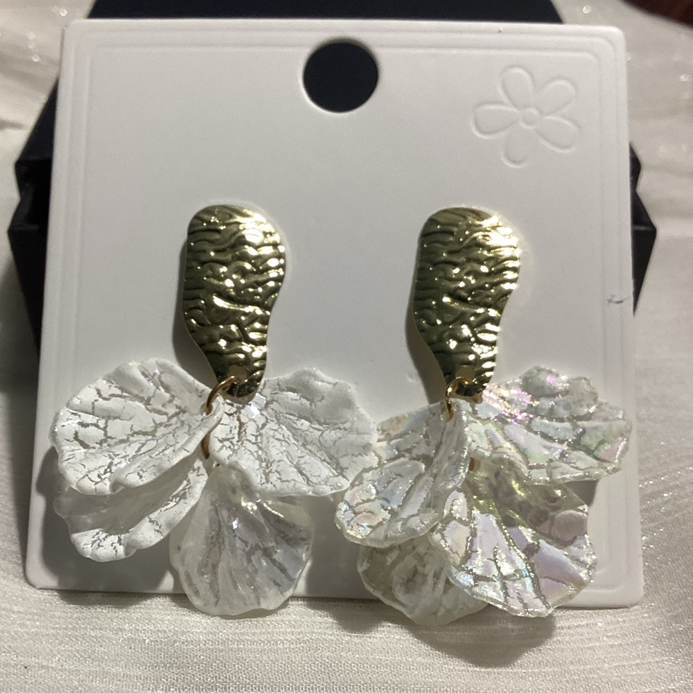- 🌸 GoldTone White  Iridescent  Floral Petal Drop Dangle Earrings